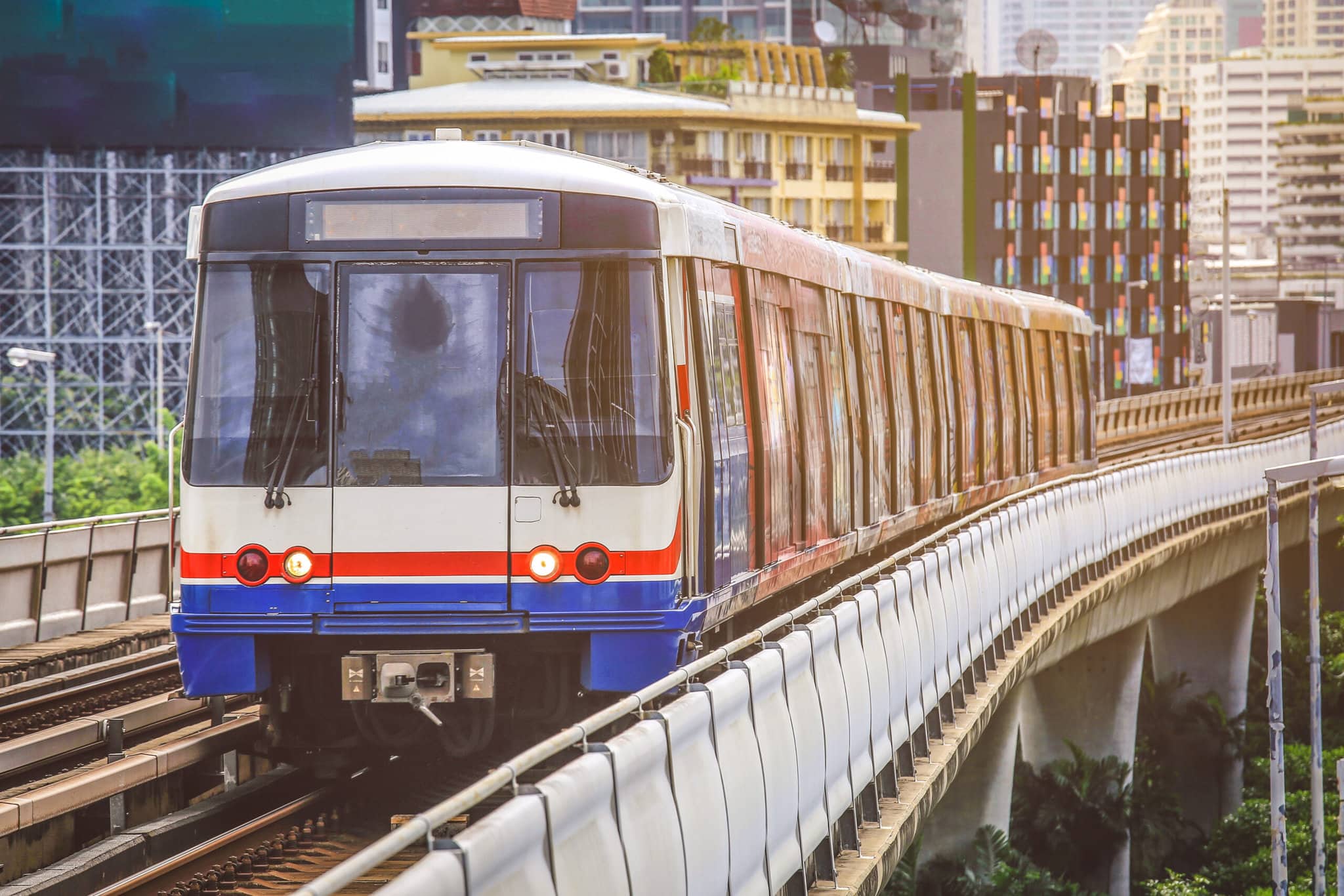 the skytrain - הרכבת הקלה של בנגקוק (BTS)