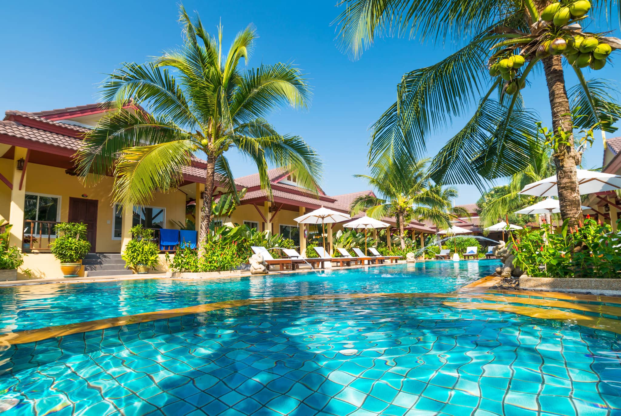 מלון בפוקט tropical resort , Phuket, Thailand.